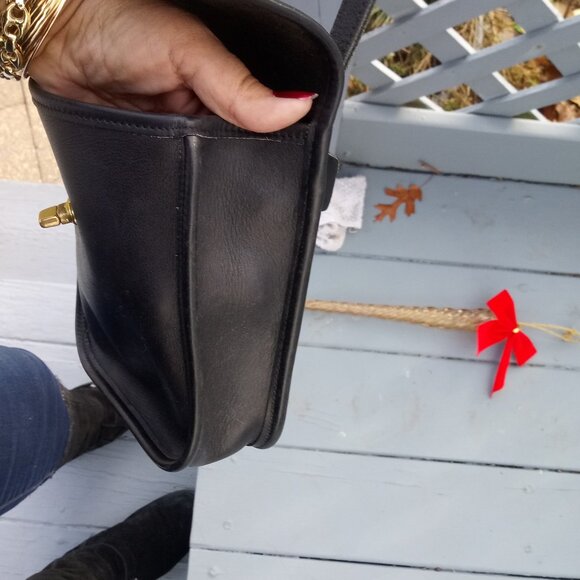 VTG COACH BLACK Side pack Turnlock Leather cross Body Phone Purse 9978 USA - Picture 6 of 11